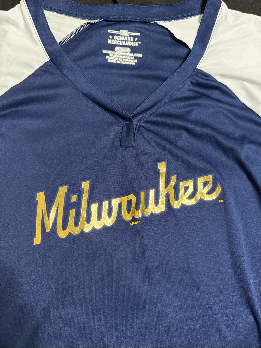 Women’s XL Milwaukee Brewers Shirt with Gold Logo